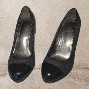 Ann Taylor LOFT Cap Toe Gray & Black Heels